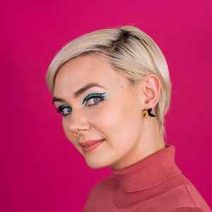 Boucles d'oreilles légères en résine et en bois pour femmes, bijoux fantaisie faits à la main, cadeaux d'anniversaire et accessoires de mode - Product Image 4