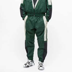 Conjunto de Dos Piezas de Pantalones Deportivos y Chaqueta Cortavientos de Nailon Sólido Informal con Capucha y Logotipo Personalizado de Diseño Moderno, 100% Nailon - Product Image 6