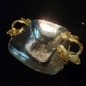 Finition couleur argent Texture martelée polie brillante Bol de service en métal de qualité supérieure avec poignées de feuilles plaquées or - Product Image 3