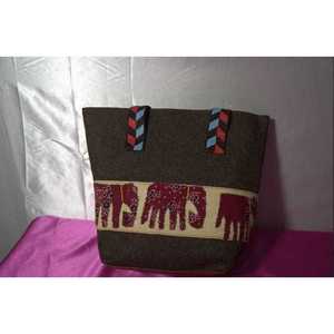 Sac fourre-tout en jute marron fait main Hathi Print avec fermeture ouverte et décoration brodée - Product Image 3