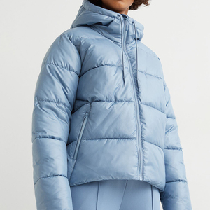 Chaquetas de burbujas de mujer de manga larga con aislamiento personalizado transpirable a prueba de viento de talla grande con cuello con capucha y cierre de cremallera para invierno - Product Image 1