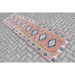 Alfombra Turca Vintage de 2.7x8.8 pies (83x268 cm), Alfombra Roja con Estampado Animal - Product Image 3