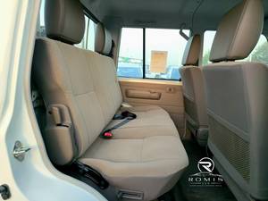 Toyota Land Cruiser LC79 Doble Cabina 2.8 M/T Usado 2025, Neumáticos R16, Volante a la Izquierda, Blanco |   Listo para Exportar - Product Image 3
