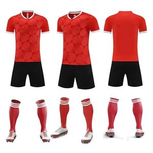 Nouvel ensemble de football 2025 à manches courtes respirant pour l'entraînement et les matchs, uniforme de sport d'été confortable pour garçons - Product Image 4