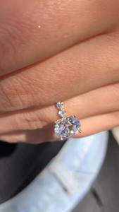 Lab Grown Oal Cut Diamond Compromiso Ring925 plata esterlina IGI Certificado Lujoso Pave Setting Anillo de regalo para mujeres - Product Image 4