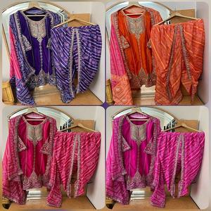 Ensemble de Kurti Dhoti en soie de chinon pure traditionnelle élégante impression numérique avec travail de broderie à paillettes multi-aiguilles brodé Dupatta - Product Image 1