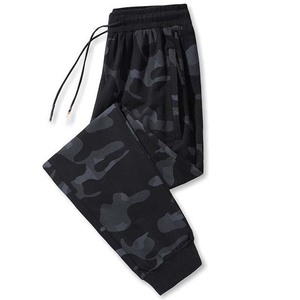 Vêtements d'hiver personnalisés en coton molletonné de couleur unie 320GSM pour hommes pantalons pantalons de survêtement surdimensionnés pantalons pour hommes conception camouflage - Product Image 1