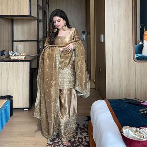 Beau haut de fête-Plazzo et Dupatta avec fil avec travail de séquence - Product Image 5