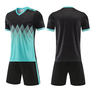 Uniforme de football d'usine personnalisé Nouveau design Impression par sublimation Maille respirante à séchage rapide 100% polyester Logos OEM Vêtements de football - Product Image 2