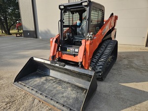 Cargadora Compacta de Orugas Kubota SVL95-25 con Cucharón Frontal para Construcción Agrícola - Product Image 3