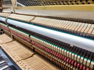 Piano Vertical Yamaha U1A de Alta Gama, 88 Teclas, Acabado Negro, Diseño Clásico, Teclas Contrapesadas, Tablero de Sonido de Madera Sólida, Montaje en Suelo 4004263 - Product Image 5