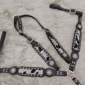 Ensemble de harnachement Western Horse de haute qualité personnalisé Premium de luxe en cuir strass serre-tête collier de poitrine corde de bride Logo personnalisé - Product Image 1