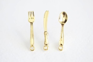 Cuillère de mariage indienne polie en or, parfaite pour les ustensiles de cuisine, la décoration de table et la cuillère à thé. - Product Image 3