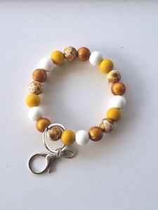 Porte-clés fait main avec perles en bois et anneau en acier inoxydable | Porte-clés coloré en perles de bois et acier inoxydable | VRNQ - Product Image 3