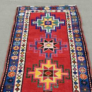 Tapis turc Herki 2,7 x 13 pieds, tapis vintage, tapis en laine rouge à motifs floraux - Product Image 5