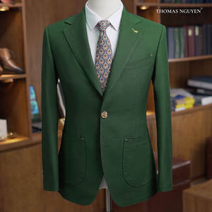 Traje de Dos Piezas para Hombre en Verde Musgo, con Chaqueta y Pantalones de la Colección Natural Color, Hecho en Vietnam. - Product Image 1