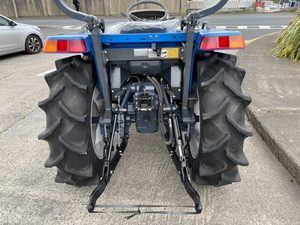 Tractor Usado ISEKI GEAS 25 TG de 60HP con Motor, Caja de Cambios, Bomba y Rodamientos en Venta - Product Image 4