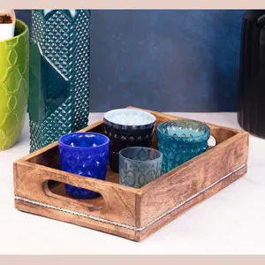 Kezevel Plateau de service artisanal en manguier avec doublure en métal Poignée plate pour table à manger ou cuisine-Vaisselle - Product Image 3