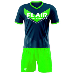 Kits de football rétro conçus sur mesure Uniformes de maillot de football pour enfants de haute qualité pour hommes - Product Image 4