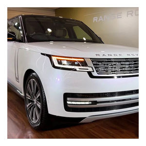 Range Rover Sport SVR con motor V8 sobrealimentado y rendimiento listo para la pista. - Product Image 1