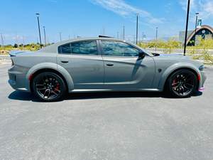Charger SRT Hellcat Widebody Jailbreak 2023 ~5,100 Millas, Motor Hemi V8 Supercargado de 717 HP, Color Gris Destroyer - Product Image 3