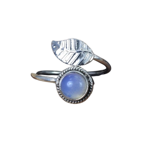 Bague en argent sterling 925 de style bohème avec pierre précieuse opalite laiteuse cadeau de mariage fait main pour les femmes pour les fêtes - Product Image 1