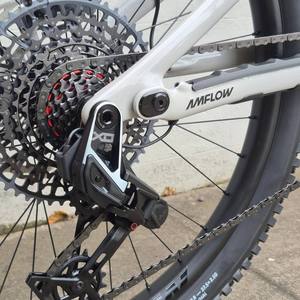 OFFRE SPÉCIALE Vélo de montagne Amflow PX Carbon Pro 700Wh avec batterie à entraînement central en fibre, frein à disque, longue autonomie, léger pour l'extérieur - Product Image 4
