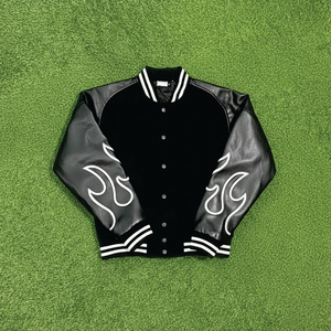 Chaqueta universitaria negra con estampado de llamas, sudadera con capucha raglán gris y azul marino, chaqueta bomber de estilo urbano para hombre, sudadera con capucha y mangas en contraste. - Product Image 1