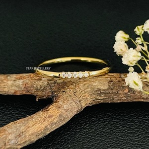 Anillo Cristiano Minimalista para Mujer con Cinco Diamantes Engastados en Oro Sólido de 14K para Regalo - Product Image 3