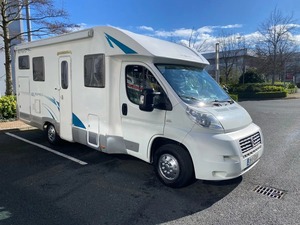 Autocaravana de Lujo Rimor Europeo 87P de Perfil Bajo, Modelo 2009, con Garaje XL, para Familias, en Venta - Product Image 4