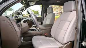 รถ SUV Tahoe 8L ปี 2025-2026 มือสอง เครื่องยนต์เบนซินธรรมดา เกียร์อัตโนมัติ พวงมาลัยซ้าย เบาะหนัง ล้อแม็ก R17 ภายในสีเข้ม หลังคาซันรูฟแบบพาโนรามา พร้อมใช้งาน - Product Image 3