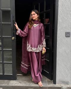 Elegante Traje Salwar Kurta Estilo Faisalabad de RADHE EXPORTS, Moderno, Natural, de Crepé con Relieve, para Mujer, de Secado Rápido, Ideal para Fiestas y Bodas - Product Image 1