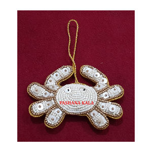 Diseño único trabajo hecho a mano perla blanca forma personalizada para el comprador bordado dorado Zari árbol de Navidad adorno colgante de venta al por mayor - Product Image 1