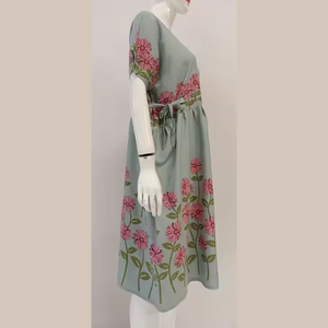 ชุดเดรสลำลองแขนสั้นคอเหลี่ยมสไตล์เรียบง่ายสำหรับผู้หญิงโดยคริสซานต้า - Product Image 5