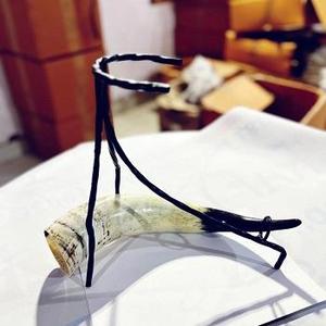 Corne à boire de la meilleure qualité avec support en fer Corne à boire Viking avec support en métal de corne à boire Utilisation d'hôtel à domicile de mariage - Product Image 3