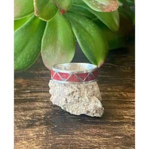 Bague en argent sterling incrustée de corail et de pierres précieuses, bijoux fins faits à la main par des artisans navajo, taille 8.75, pour un usage quotidien ou comme cadeau - Product Image 1