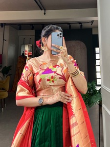 Vêtements de mariage Vichitra soie avec Zari tissage travail Lehenga Choli femme fabricant de mode de Surat - Product Image 3