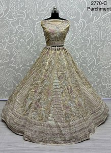 Ropa de fiesta de diseñador Lehenga Choli con Dupatta de diseñador con bordado elegante - Product Image 3