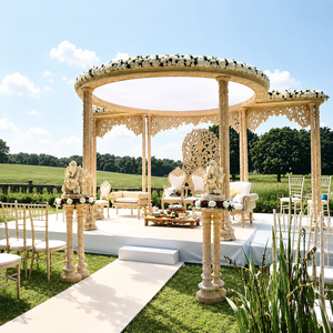 Mandap de Boda de Madera con Dos Pilares de Tendencia, Último Modelo de Mandap para Bodas al Aire Libre, Mandap con Gran Corona para Bodas en Destino en Australia - Product Image 2