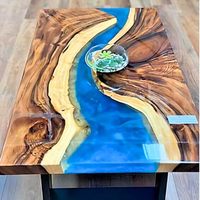 Table Basse en Résine et Bois avec Feuille d'Or et Résine Époxy Naturelle de HAND MADE CRAFT