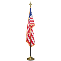 Nouveau support de drapeau d'intérieur en bois de chêne de 8 pieds NoveltyFlag, personnalisé, promotionnel, avec pointe en forme de lance, couleur dorée, style moderne, pour événements sportifs et remerciements