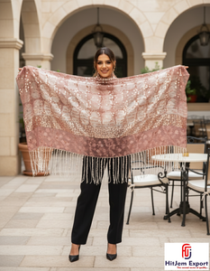 Écharpes brodées artisanales avec coutures complexes et style intemporel pour femmes - Product Image 6