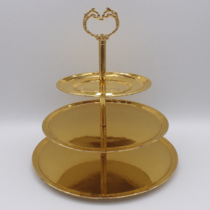 Présentoir à gâteau en métal finition laiton antique avec design artisanal détaillé, parfait pour les mariages, les banquets et les célébrations élégantes - Product Image 5