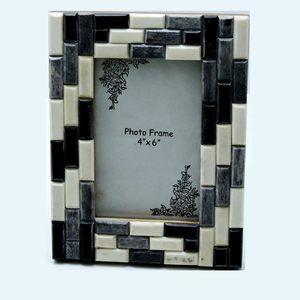 Cadre photo suspendu en os organique Excellent moyen d'organiser et d'afficher des souvenirs avec un cadre photo fiable - Product Image 1