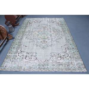 Alfombra Turca Vintage de 5.8x8.4 pies, Alfombra Azul a Cuadros - Product Image 1