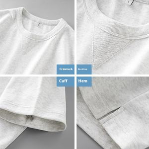 เสื้อยืดผ้าฝ้าย100% สีเทาสำหรับผู้ชายทรงหลวมสีทึบถักแบบหลวม - Product Image 4