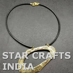 SCI Usine En Gros Personnalisable Bijoux En Cuir De Mode Pendentif Collier et Boucles D'oreilles Accessoire Anneau avec Breloques Plaquées - Product Image 6