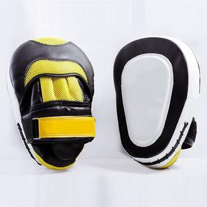 Mitaines de poinçonnage durables personnalisées pour hommes Coussinets d'entraînement de boxe légers - Product Image 4