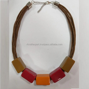 Collar de diseño de tendencia, India para mujeres de joyería de moda, collar de resina hecho a mano de aspecto moderno de India por RF Crafts - Product Image 6