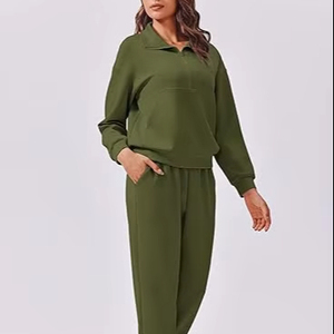 Ensemble de survêtement décontracté pour femme, haut et bas assortis, couture durable, texture lisse, respirant, séchage rapide, facile à laver, extensible - Product Image 1